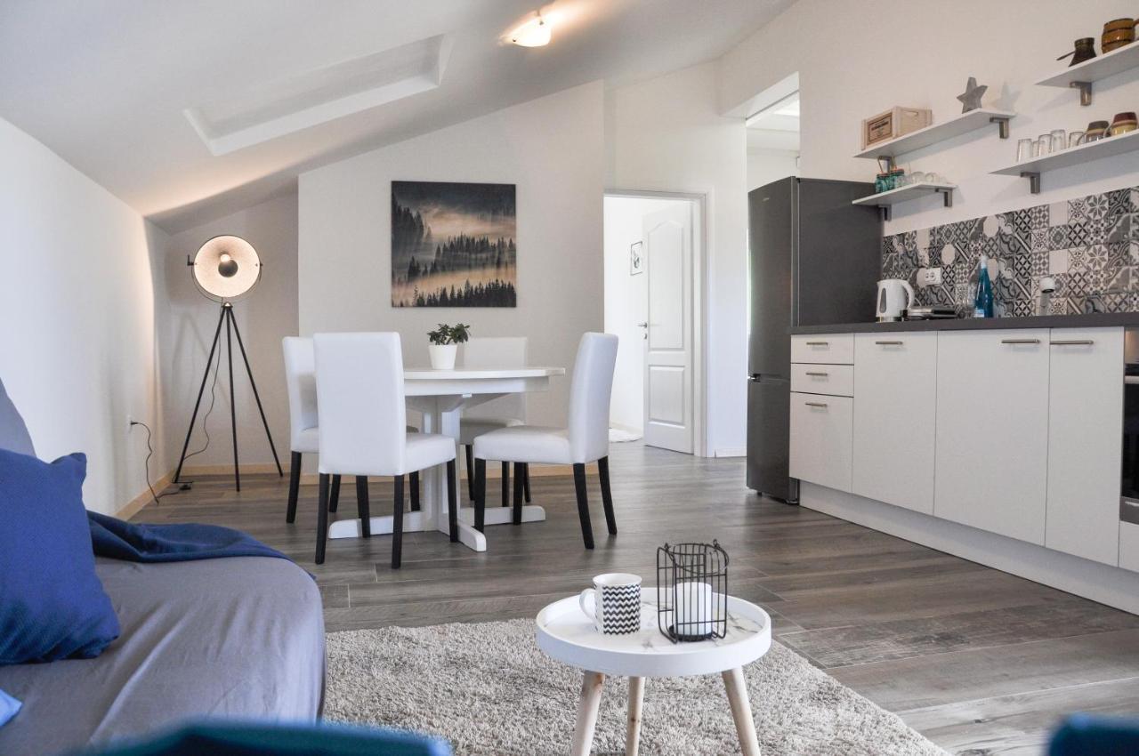Apartmani Carnizza Ražanac Exterior foto