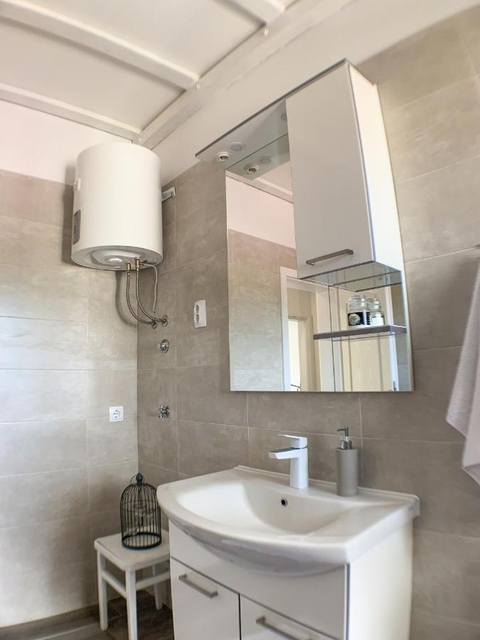 Apartmani Carnizza Ražanac Exterior foto